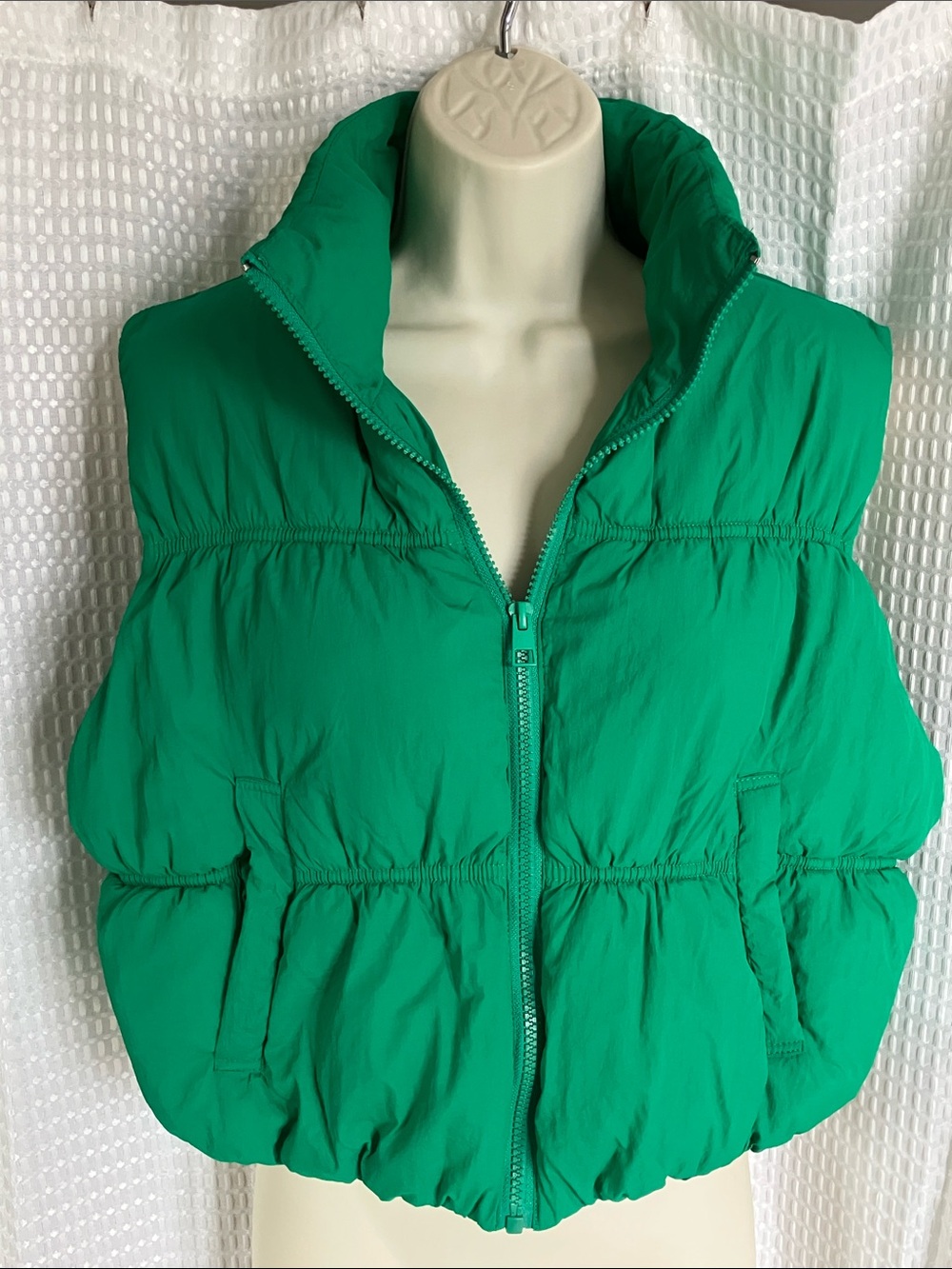 Love Tree Large Green Puffer Vest NWT Water Resistant Synthetic Down Cropped